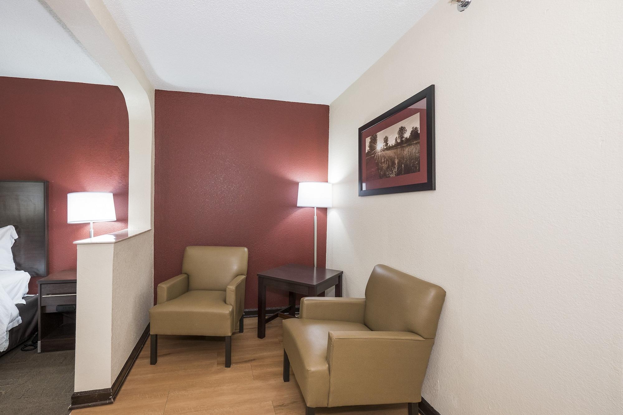 Red Roof Inn Plus+ & Suites Opelika Exterior photo